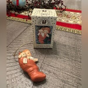 Memories of Yesterday Ornament. 1989.